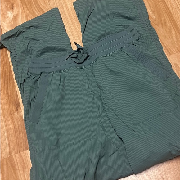 Lululemon Dance Studio Relaxed-Fit Mid-Rise Cargo Pant - Picture 6 of 8